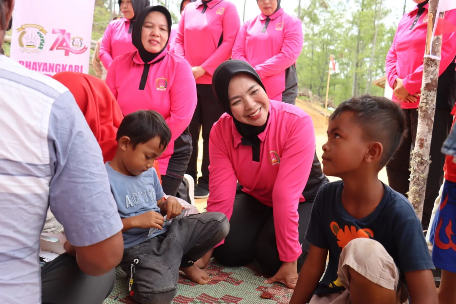 Peduli Warga Terdampak Bencana, Bhayangkari Aceh Tengah Hadirkan Bansos Huntara Linge