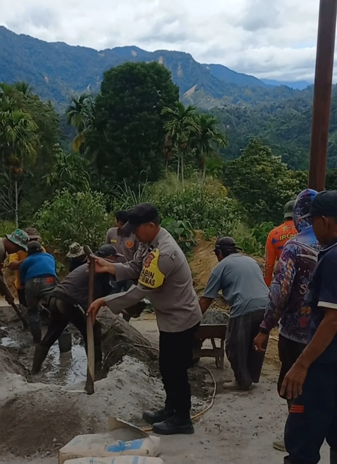 Rawat Akses Warga, Polisi dan Masyarakat di Tiga Kampung Kecamatan Ketol Gotong Royong