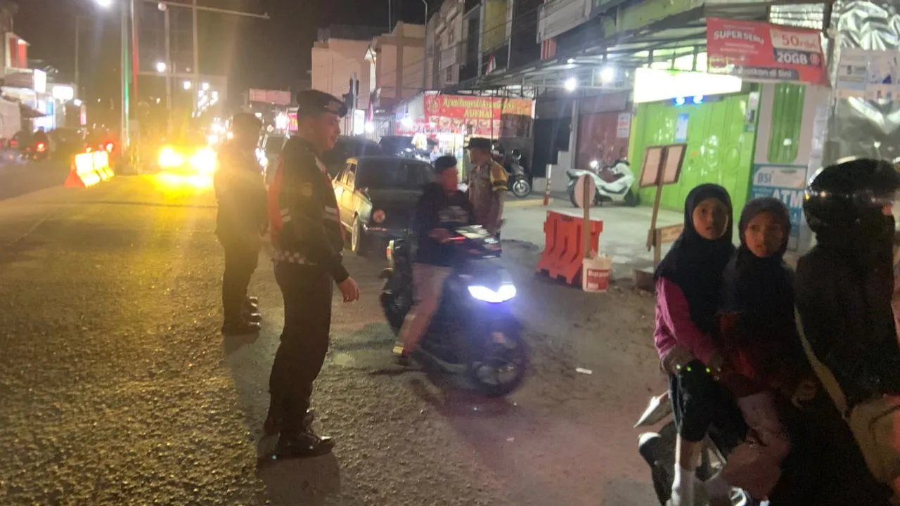 Patroli Malam Samapta Polres Aceh Tengah Sasar SPBU, Bank dan Terminal, Jaga Aktivitas Warga Tetap Aman