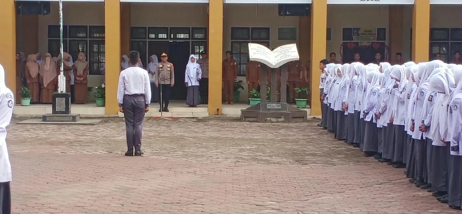 Jadi Pembina Upacara, Wakapolsek Bebesen Titip Pesan Penting kepada Pelajar SMKN 1 Takengon