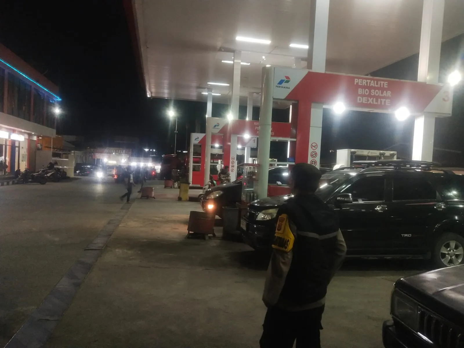 Jaga Kamtibmas dan Kamseltibcarlantas Polsek Kebayakan Polres Aceh Tengah Lakukan Pengamanan di SPBU