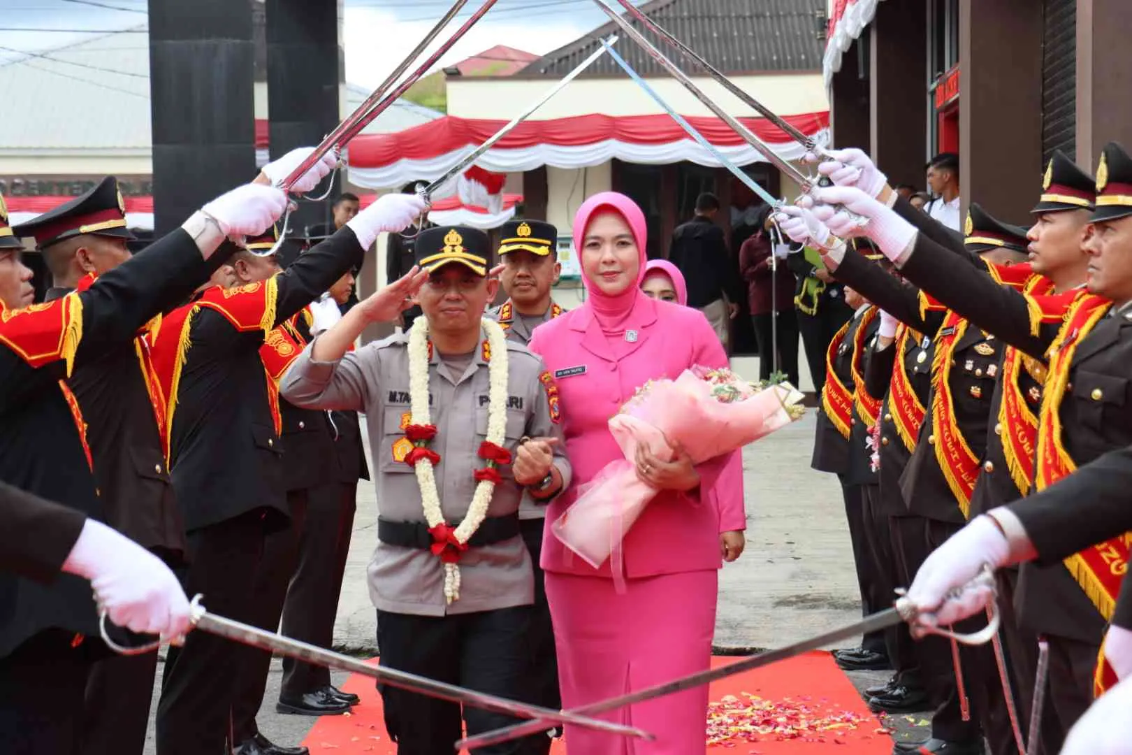 Pedang Pora dan Tari Guel Warnai Lepas Sambut Kapolres Aceh Tengah Khidmat dan Suasana Haru