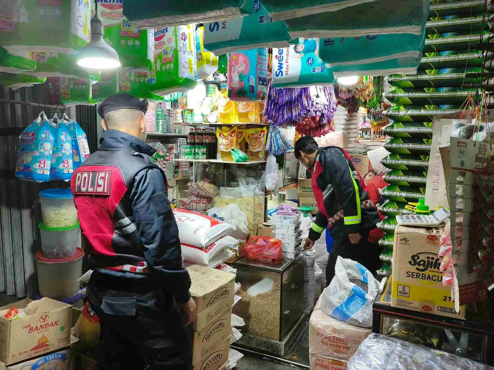 Jaga Kondusifitas Kamtibmas Patroli Malam Polres Aceh Tengah Sasar SPBU hingga Perbankan