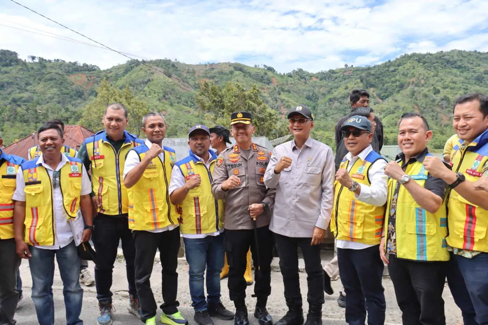 Kapolres Aceh Tengah Pimpin Pengamanan Menteri PU Tinjau Lokasi Bencana