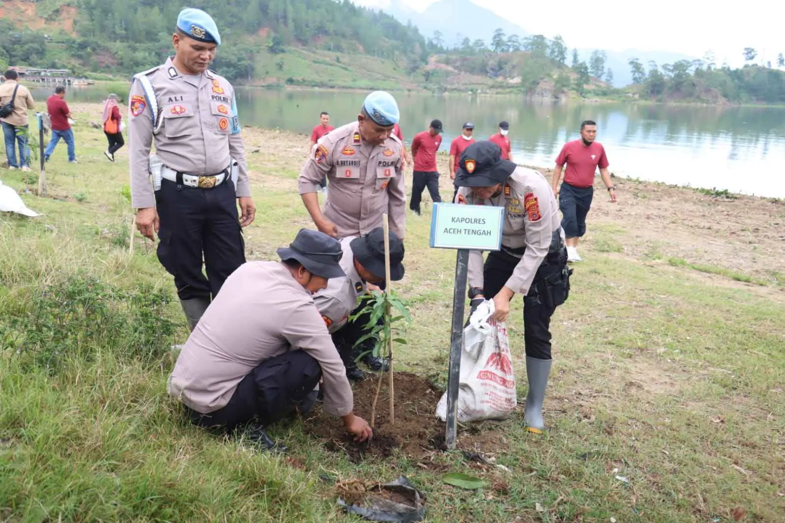 Polres Aceh Tengah Bersama Pemuda dan Lintas Instansi Bersihkan Pante Menye, Gaungkan Gerakan Merdeka dari Sampah