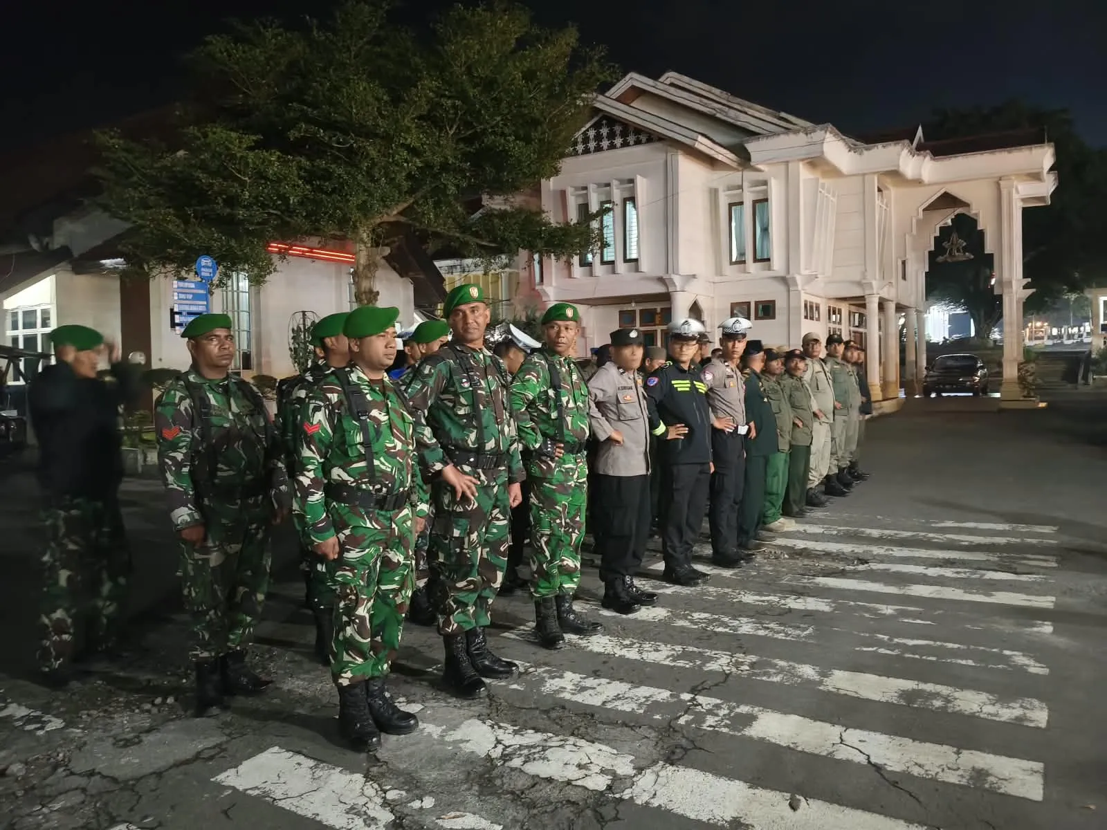 Patroli Gabungan Polres Aceh Tengah, TNI dan Satpol PP-WH Sasar Keramaian Malam di Takengon