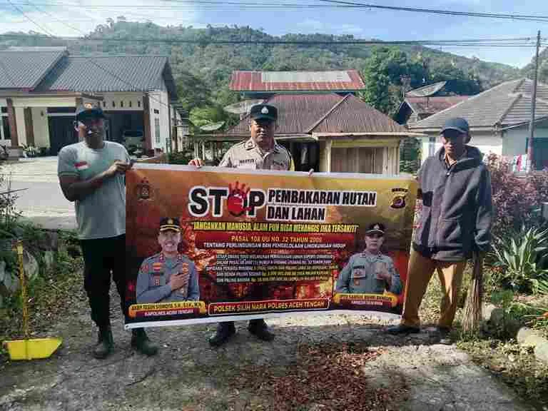 Cegah Karhutla, Polsek Silih Nara Pasang Spanduk dan Sisir Wilayah Rawan