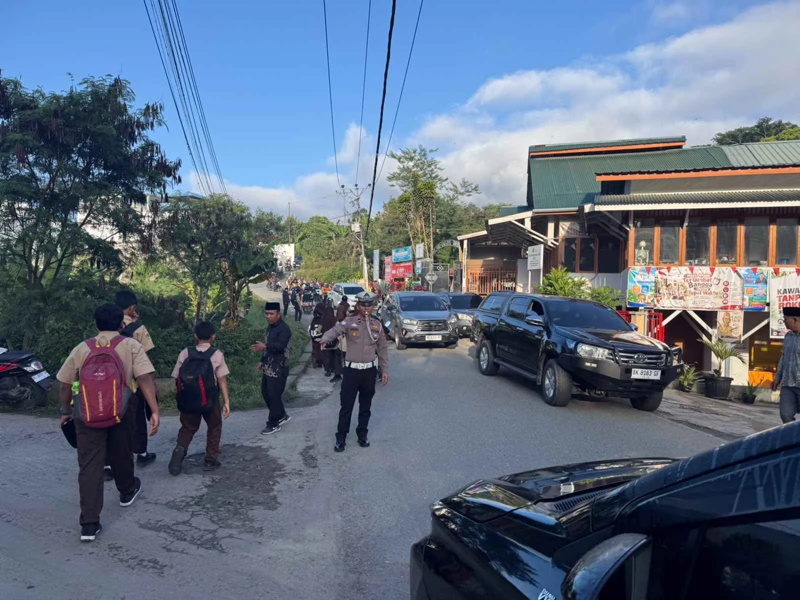 Polres Aceh Tengah Hadir Melayani Bantu Pelajar dan Jaga Keselamatan Berlalulintas