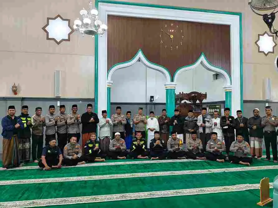 Polisi Bersama Masyarakat, Polres Aceh Tengah Suling di Masjid Al Abrar, Pererat Silaturahmi