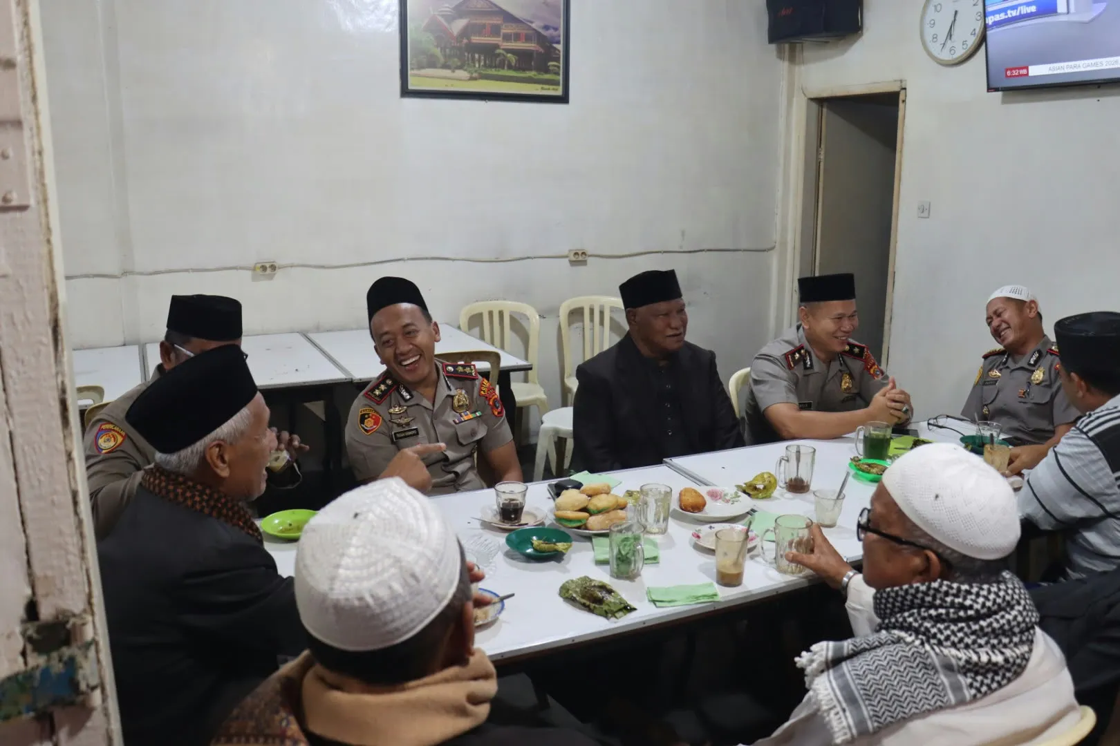 Ngopi Pagi Usai Suling, Kapolres Aceh Tengah Dekatkan Diri dan Serap Aspirasi Masyarakat