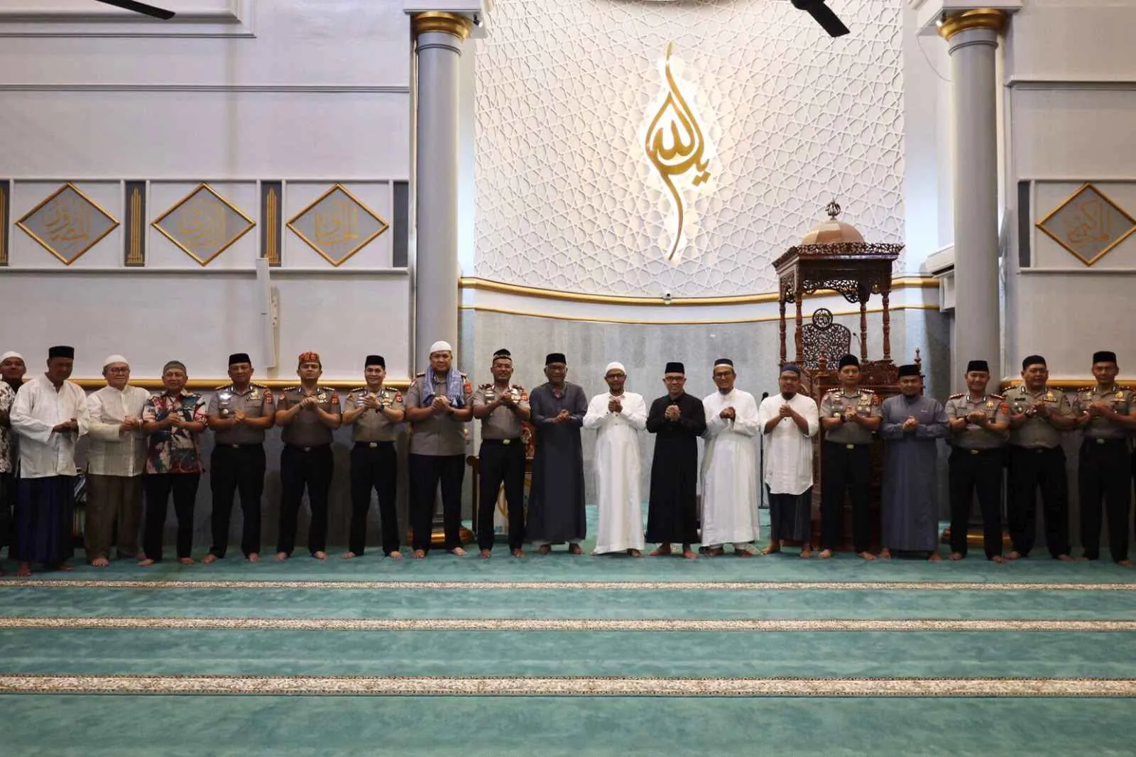 Wakapolda Aceh Sampaikan Pesan Kamtibmas saat Subuh Keliling di Masjid Oman