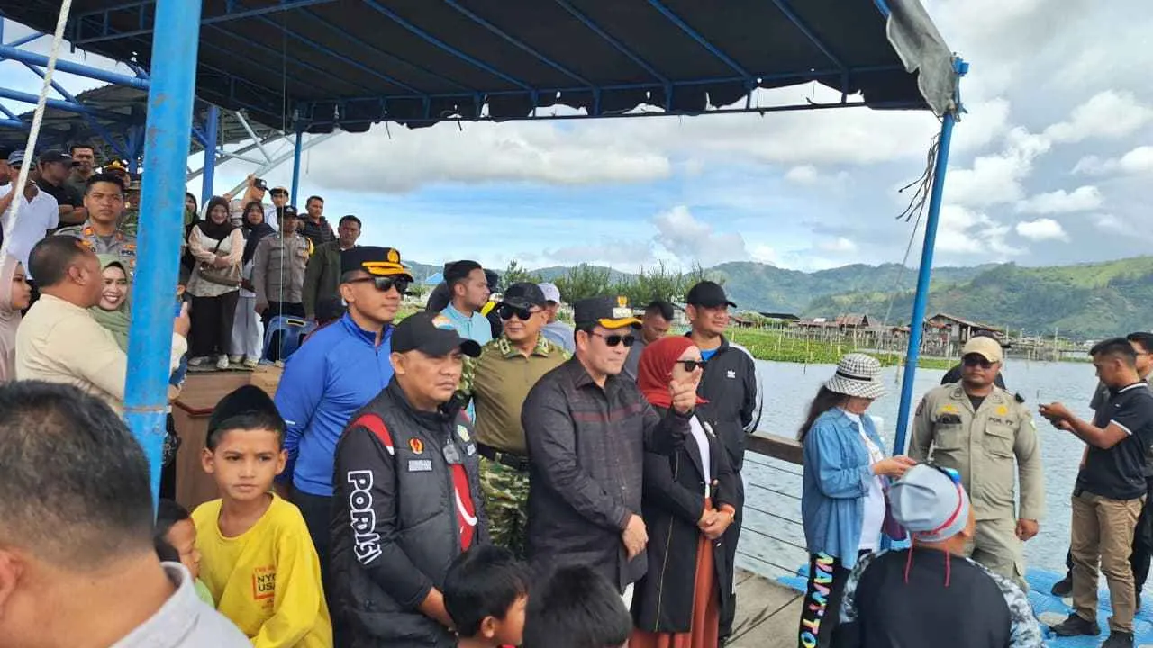 Balap dan Tarik Tambang Perahu Meriahkan Sumpah Pemuda, Kapolres Aceh Tengah Dukung Semangat Generasi Muda