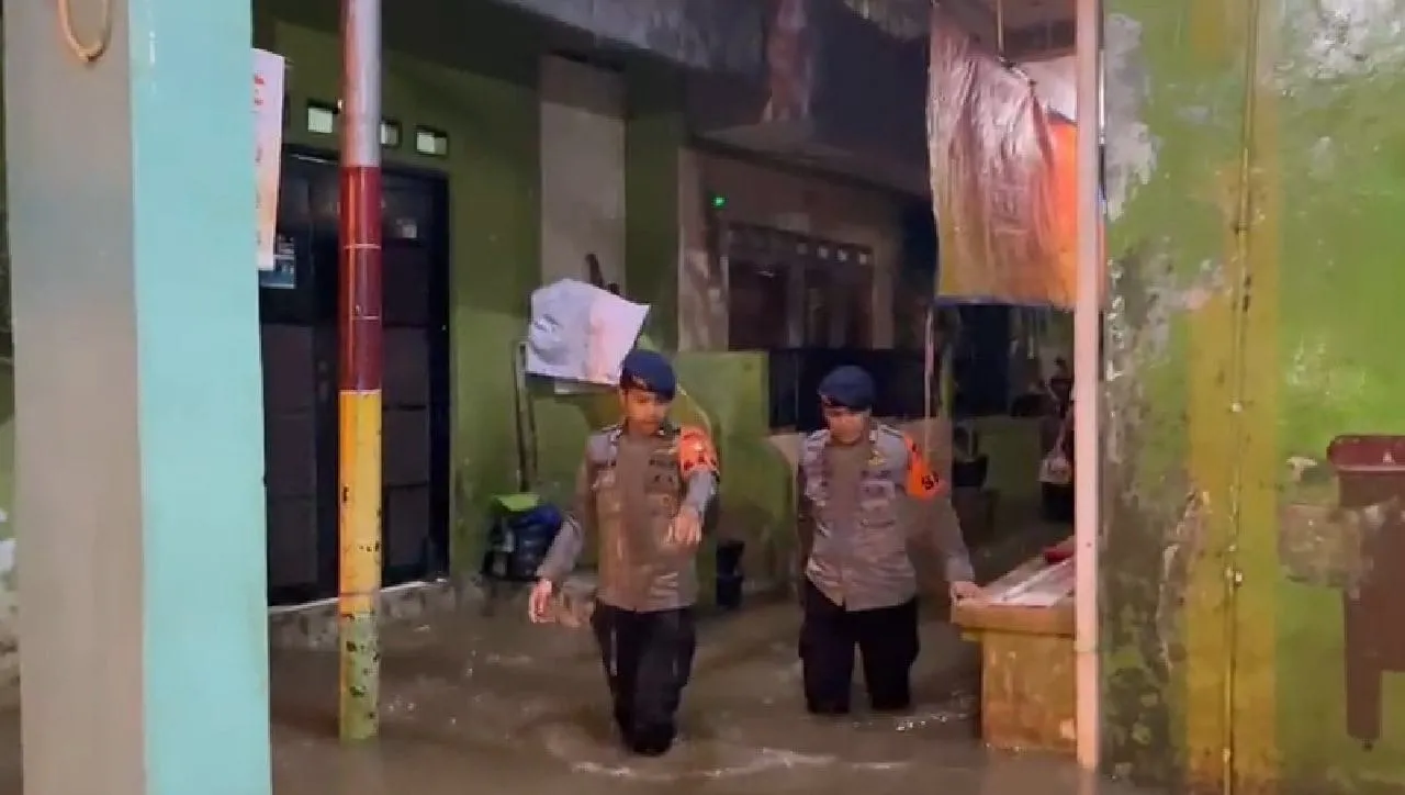 Meski Banjir Berangsur Surut Tim Polda Metro Jaya Terus Siaga 