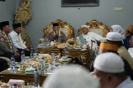 Silaturahmi ke Ponpes Al-Hamidy Banyuanyar, Kapolri: Tanpa Dukungan Ulama Pekerjaan Kami Sangat Berat 