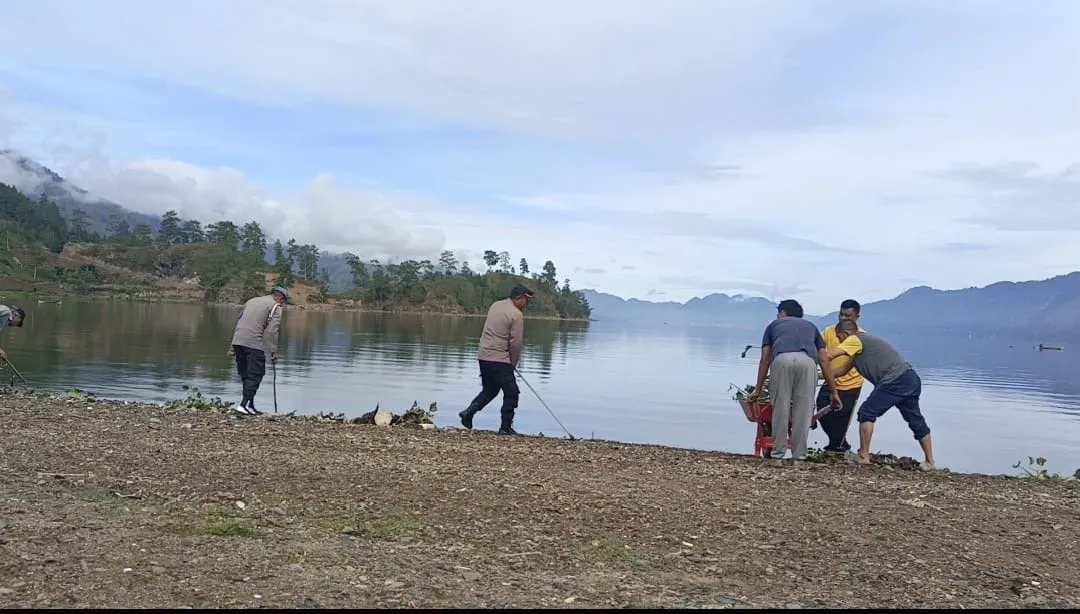 Bakti Sosial dan Jumat Bersih di Objek Wisata Pante Menye, Polsek Bintang Ajak Masyarakat Jaga Kebersihan