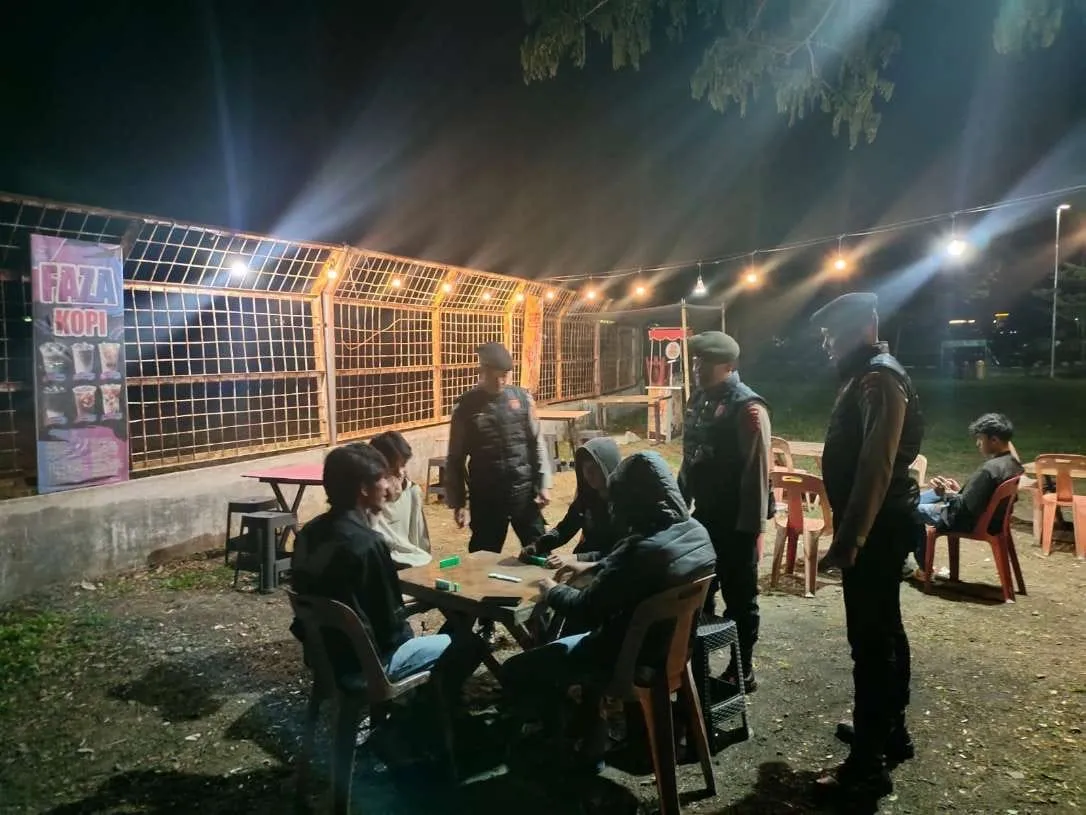 Sat Samapta Hadir di Tengah Aktivitas Malam Masyarakat Lewat Patroli Kota Presisi