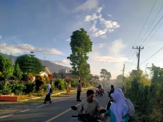 Dukung Kelancaran Aktivitas Pagi, Polsek Celala Gelar Strong Point di Depan SMP Negeri 15 Takengon