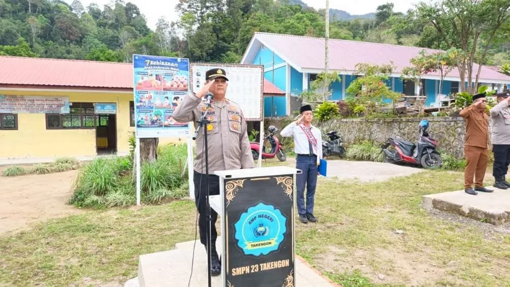 Wujudkan Generasi Cerdas dan Berkarakter, Kapolsek Silih Nara Laksanakan Program “Saweu Sikula” di SMP Negeri 23 Takengon
