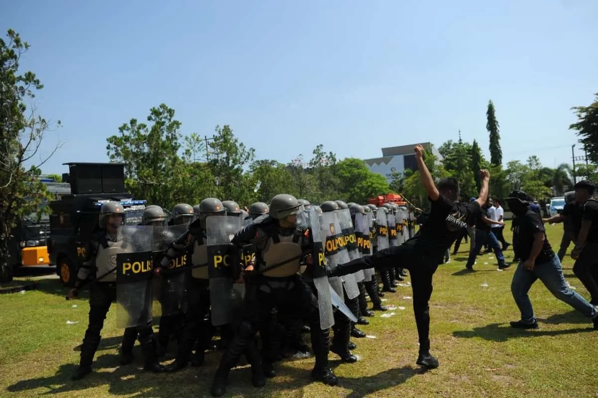 Pimpin Latihan Gabungan Sispamkota, Kapolda Kalteng Pastikan Kesiapan Jaga Keamanan Palangka Raya
