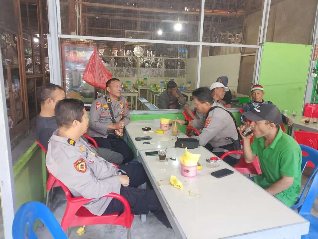 Kapolsek Jagong Jeget Dengarkan Curhat Warga dalam Kupi Soboh Kamtibmas