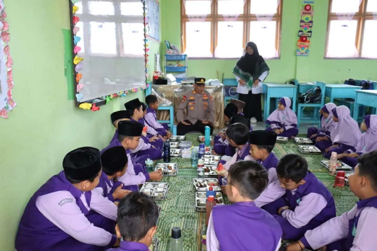 Polres Aceh Tengah Kawal Penyaluran Makan Bergizi Gratis ke Sekolah-sekolah di Bebesen