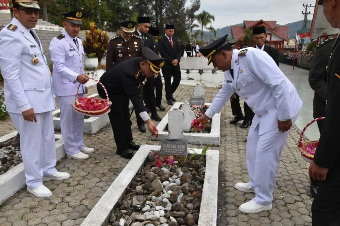 Kapolres Aceh Tengah Ziarah ke Makam Pahlawan, Wujud Rasa Syukur di Hari Kemerdekaan RI ke-80