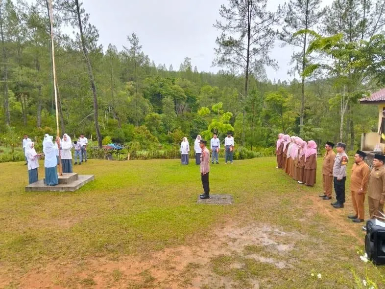 Kapolsek Linge Jadi Pembina Upacara di SMA Negeri 18 Takengon, Tekankan Pentingnya Menjauhi Pengaruh Negatif