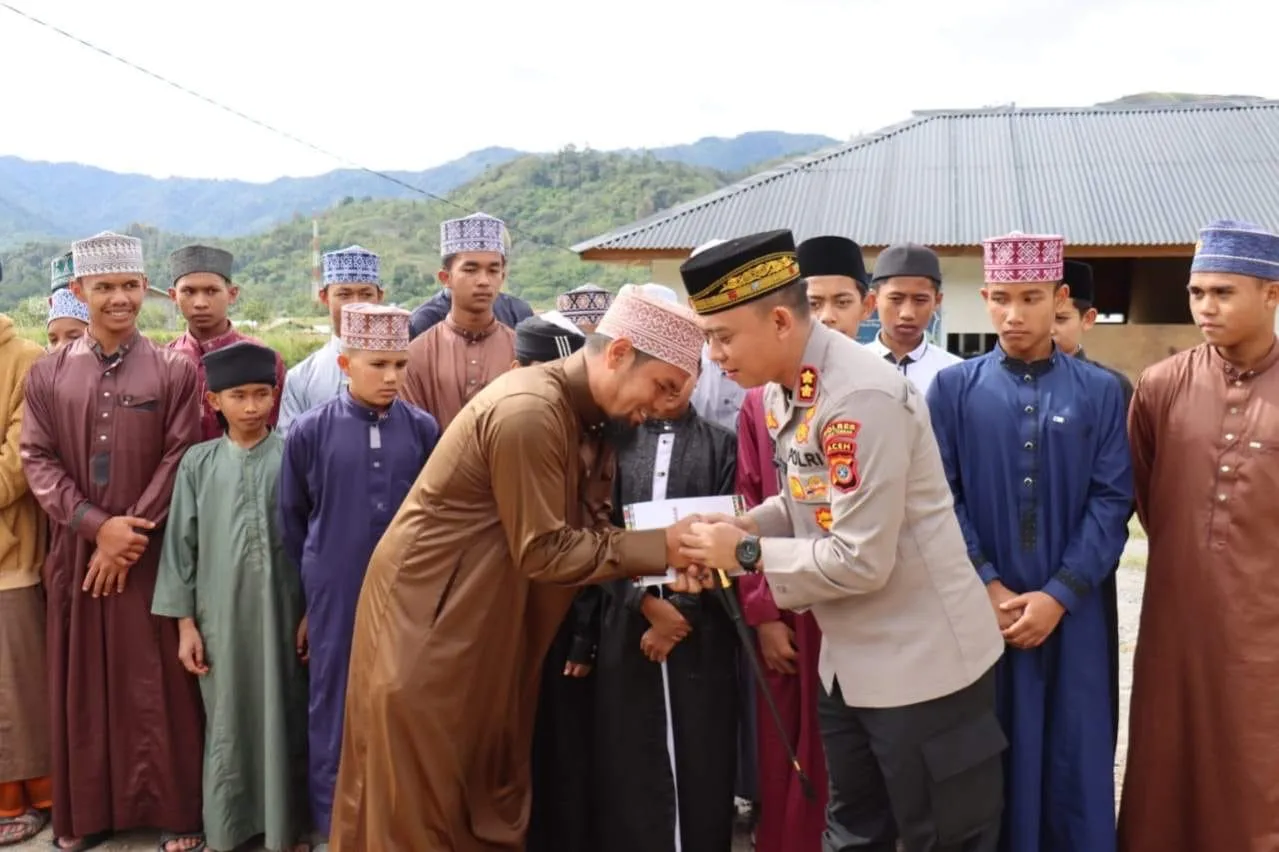 Cinta untuk Santri, Polres Aceh Tengah Tebar Kebaikan Lewat Sembako, Tali Asih, dan Pengobatan Gratis