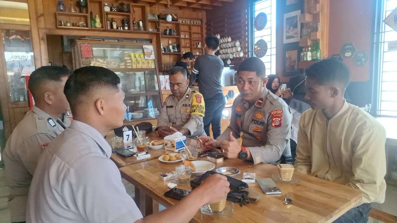 Dialog Santai Ngopi Pagi, Polsek Kota Takengon Ajak Warga Jaga Kamtibmas