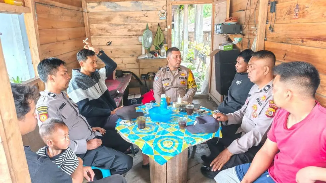 Ciptakan Keakraban, Polsek Silih Nara Ajak Warga Bahas Kamtibmas Lewat Kopi Soboh