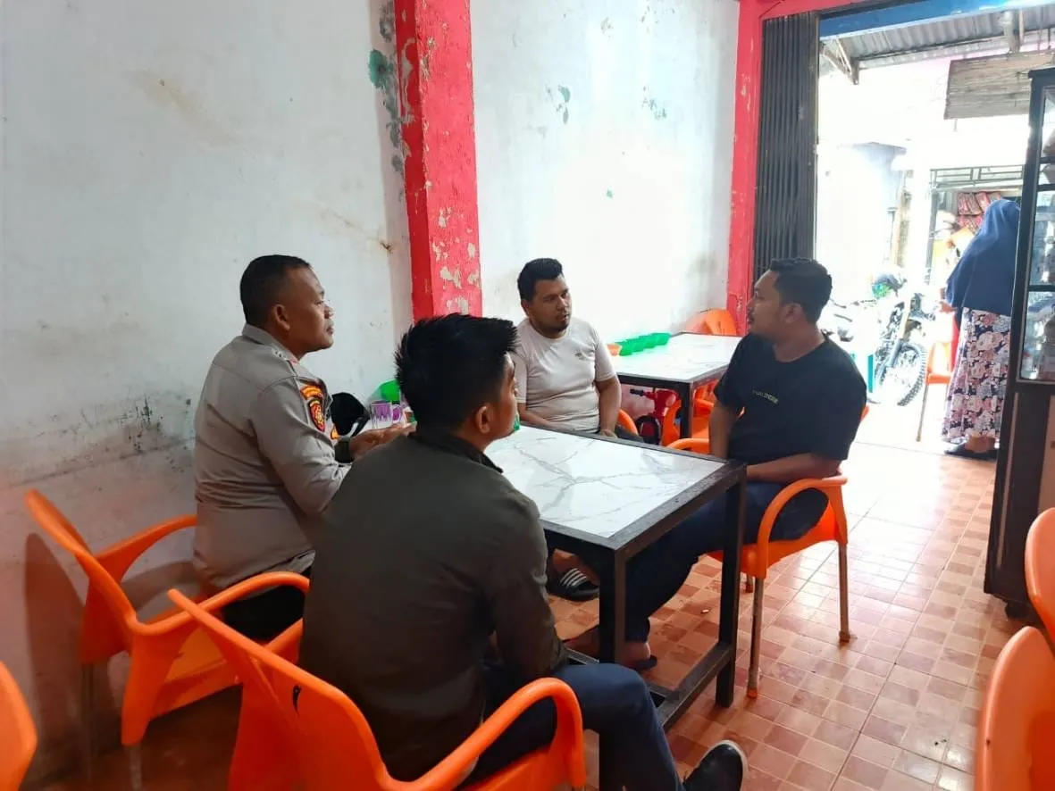 Ngopi Pagi Jadi Momen Dengar Aspirasi, Kapolsubsektor Rusip Antara Ajak Warga Jaga Kamtibmas