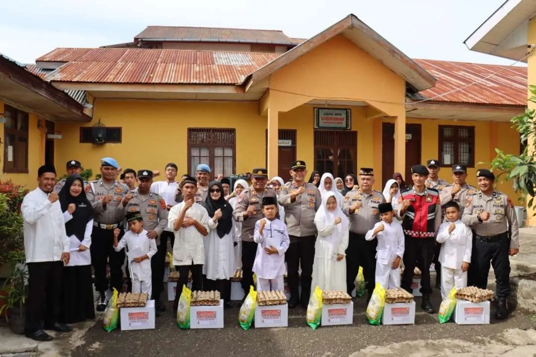 Cinta dan Semangat Berbagi dengan Anak Sekolah di SLB Kebayakan, Polres Aceh Tengah Berikan Paket Sembako dan Tali Asih