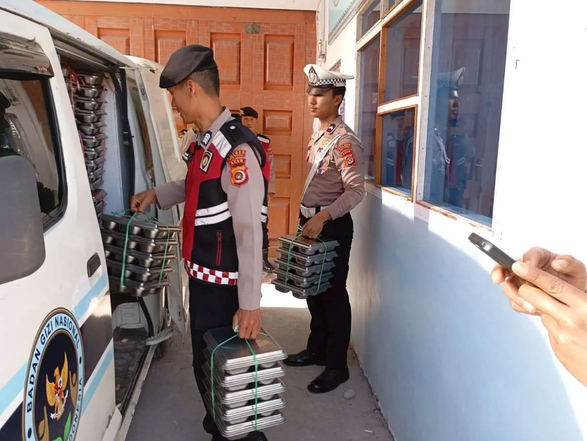 Pastikan Aman dan Tepat Waktu, Polres Aceh Tengah Kawal Distribusi Makan Bergizi ke Sekolah