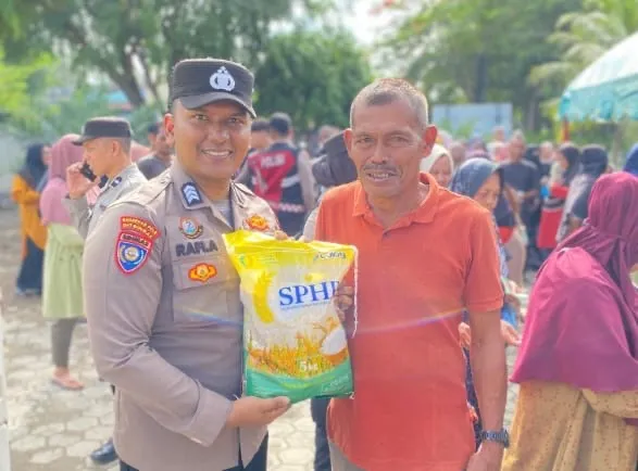 Ditbinmas Polda Aceh Salurkan 1,5 Ton Beras Murah untuk Masyarakat