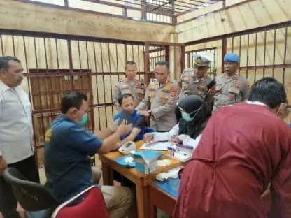 Kapolres Aceh Tengah Tinjau Pemeriksaan Kesehatan Tahanan: Ajak Tingkatkan Iman dan Jaga Kesehatan