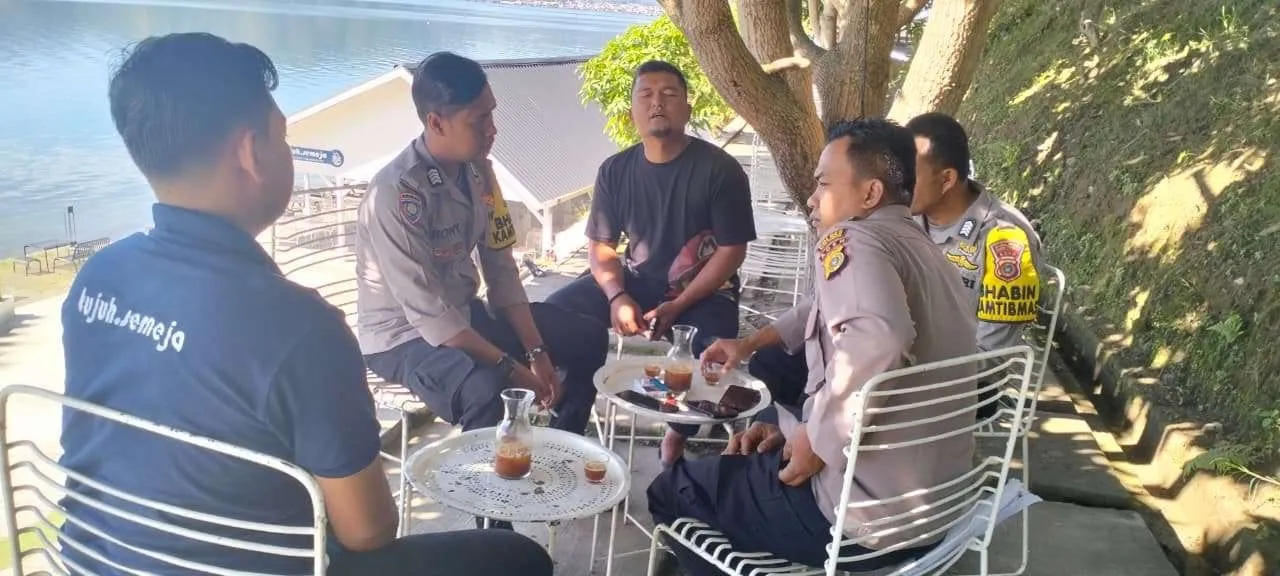 Hangatnya Kopi, Eratnya Silaturahmi — Polsek Kota Takengon Jalin Komunikasi dengan Masyarakat