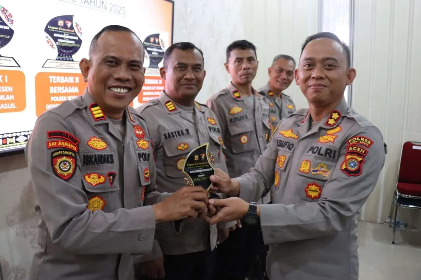 Kapolres Aceh Tengah Beri Penghargaan kepada 5 Kasat, Kapolsek, dan Kasi