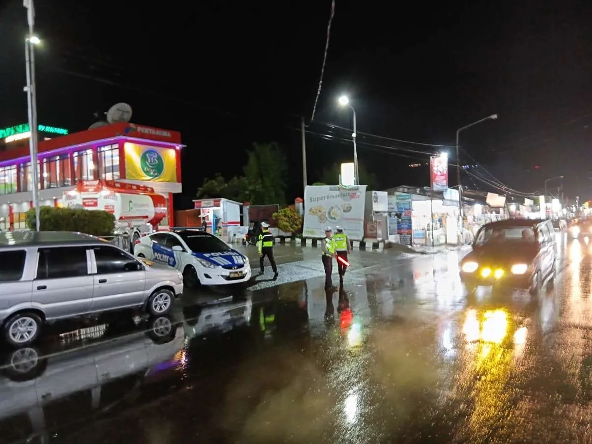 Polantas Aceh Tengah Hadir di Tengah Masyarakat: Gatur di SPBU Cegah Kemacetan dan Wujudkan Kamseltibcarlantas