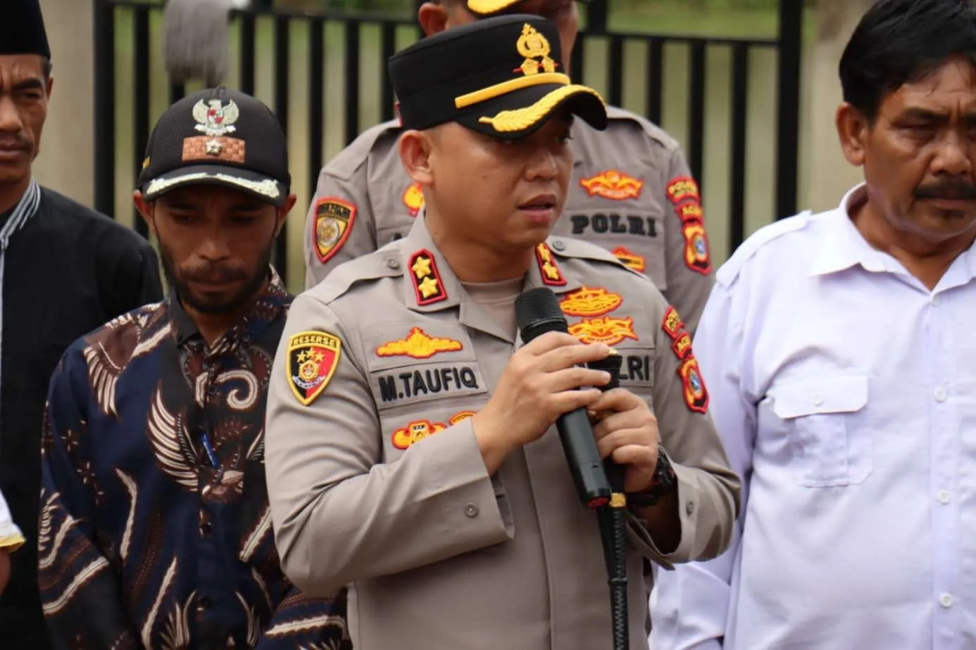 Sambut HUT RI ke-80, Polres Aceh Tengah Gelar Bakti Sosial Bagikan 20 Paket Sembako dan Tali Asih