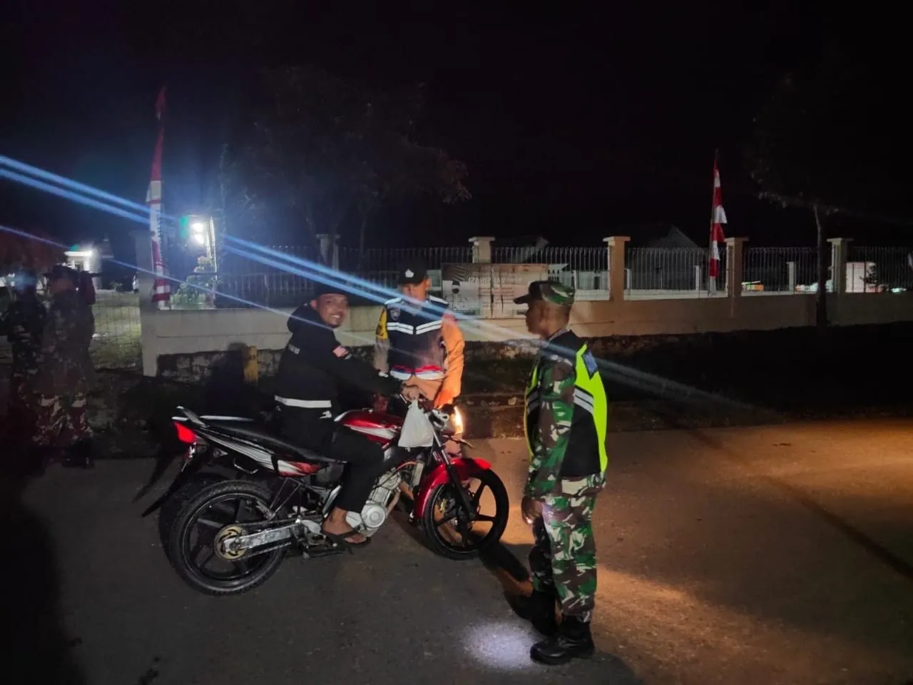 Polsek Jagong Jeget Bersama TNI Wujudkan Kamtibmas Lewat Razia dan Patroli