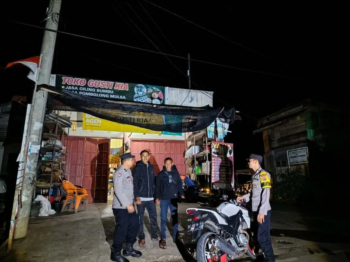 Polsubsektor Rusip Antara Sambangi Warga Saat Patroli Malam, Jalin Kedekatan dan Ciptakan Rasa Aman