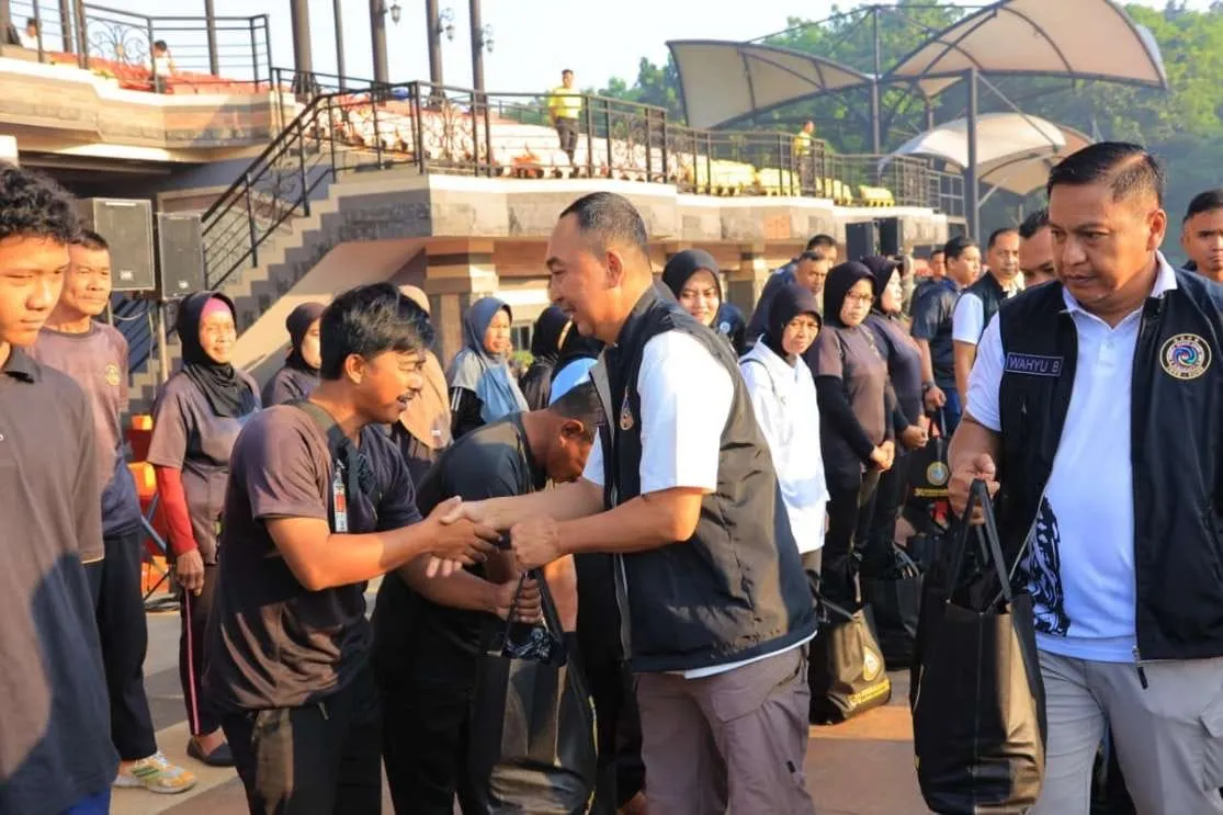 Bentuk Bakti 30 Akabri 95, Ratusan Bansos Diberikan Kepada Masyarakat