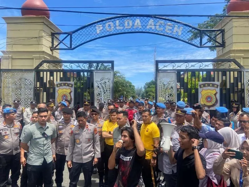 Kapolda Aceh Temui Pendemo: Terima Kasih Sudah Sampaikan Aspirasi dengan Tertib