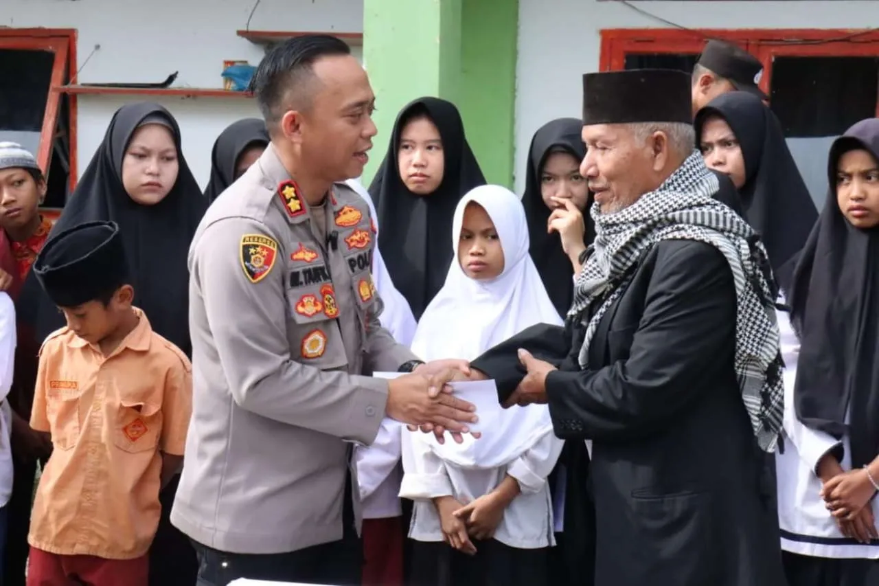 Cinta Polri untuk Santri: Polres Aceh Tengah Bersama Mahasiswa Bagikan Sembako dan Tali Asih Penuh Keberkahan