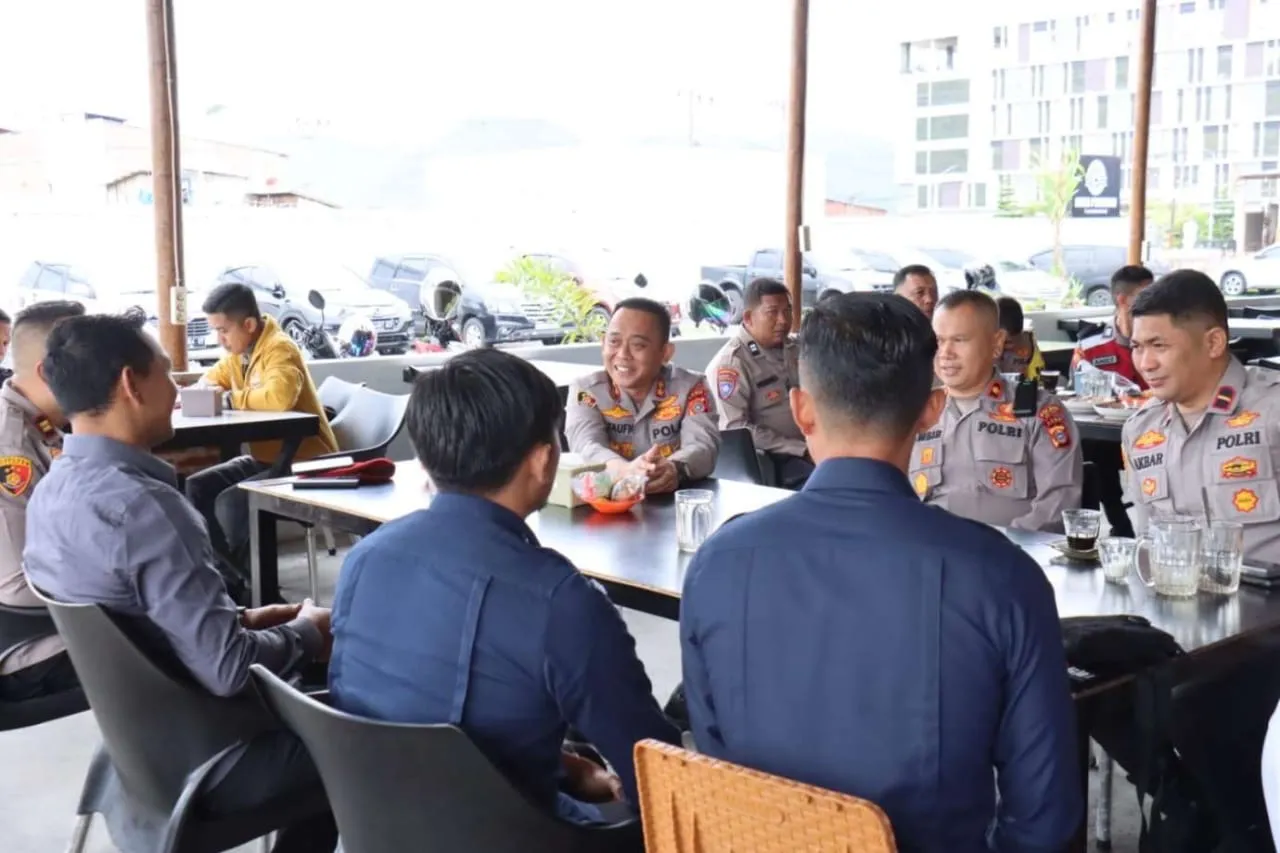 Ngopi Pagi Bareng, Kapolres Aceh Tengah Bersama Bawaslu dan Masyarakat Bangun Sinergi Kamtibmas