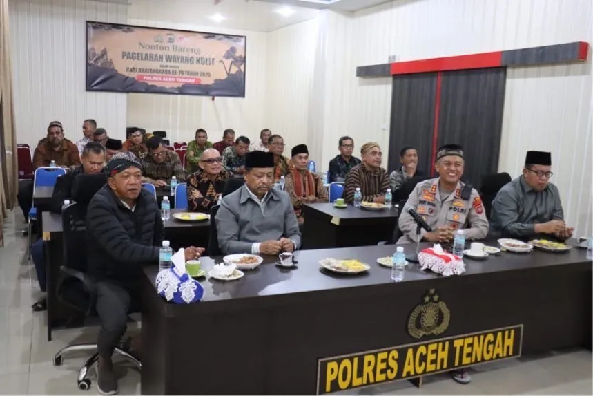 Semarak Hari Bhayangkara ke-79, Polres Aceh Tengah Gelar Nobar Wayang Kulit Lakon “Amartha Binangun”