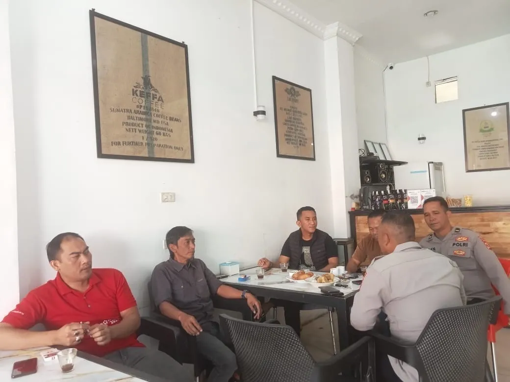 Bangun Keakraban Lewat Secangkir Kopi, Polsubsektor Rusip Antara Ajak Warga Jaga Keamanan
