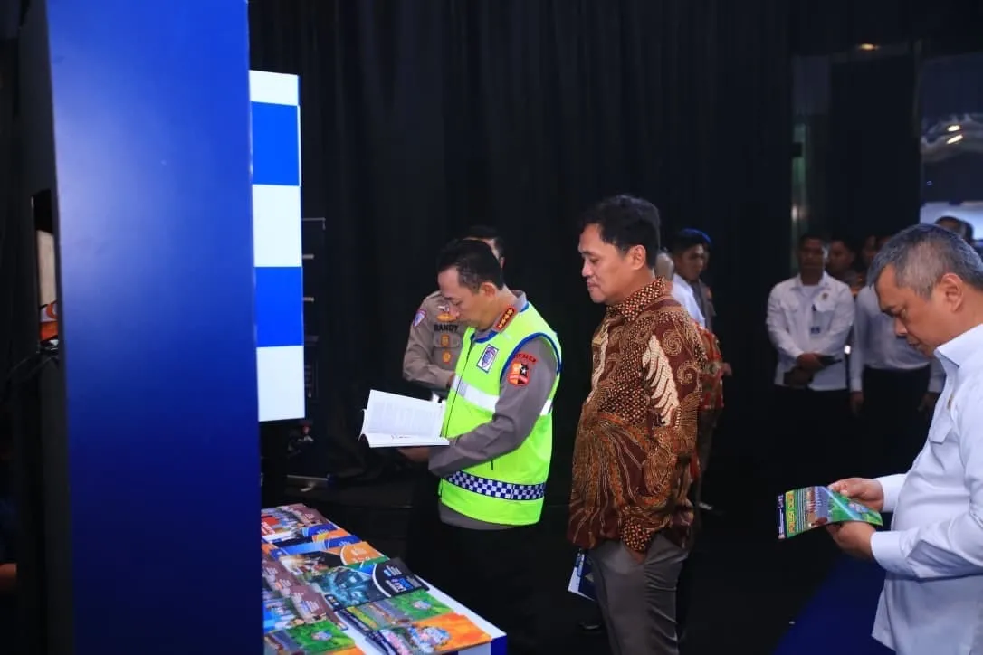 Hadiri Syukuran HUT Lalu Lintas ke-70, Kapolri Luncurkan Digital Korlantas dan Sematkan Pin Emas