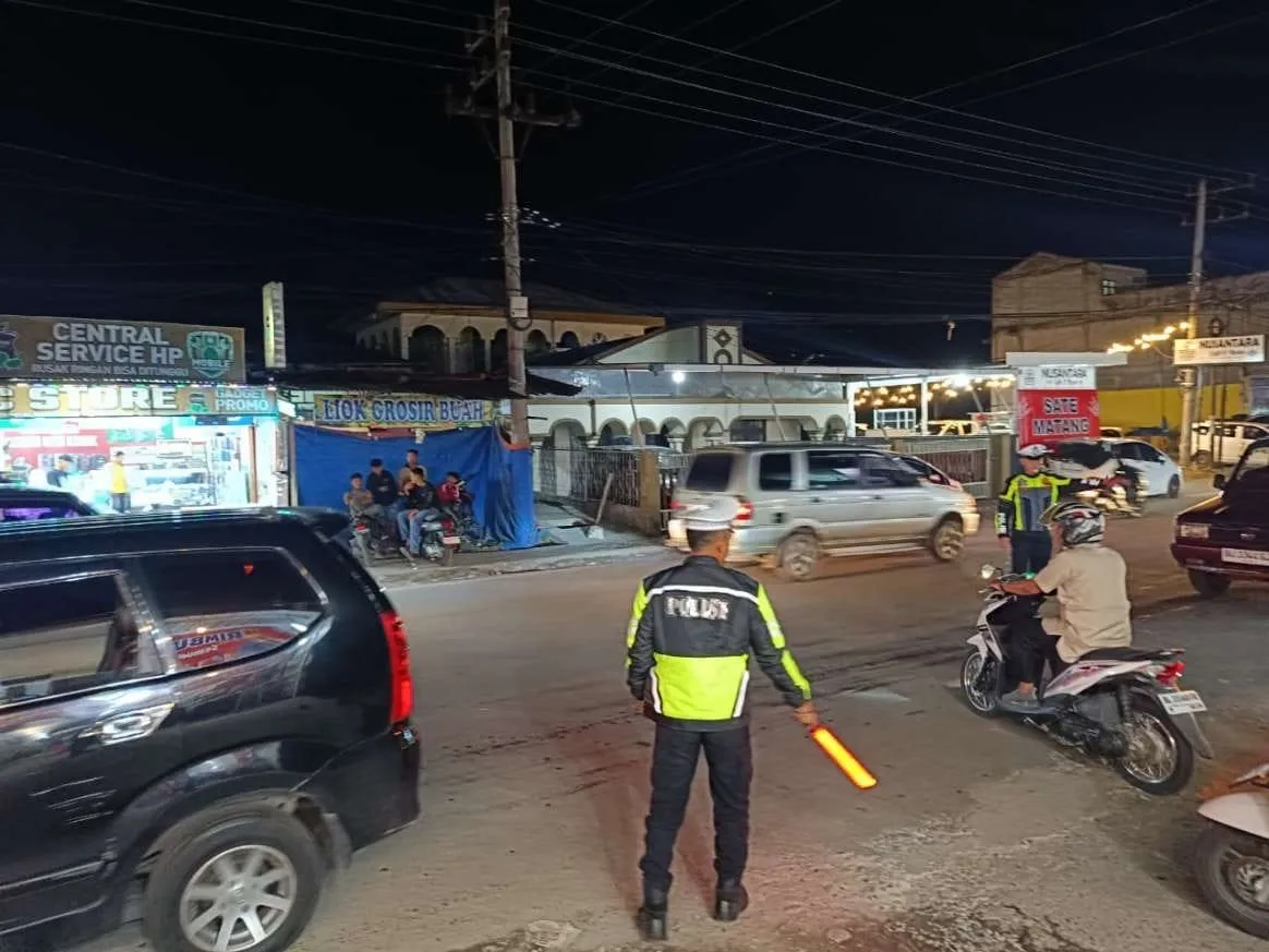 Satlantas Polres Aceh Tengah Atur Lalu Lintas Malam Hari, Ciptakan Arus Kendaraan yang Lancar dan Aman