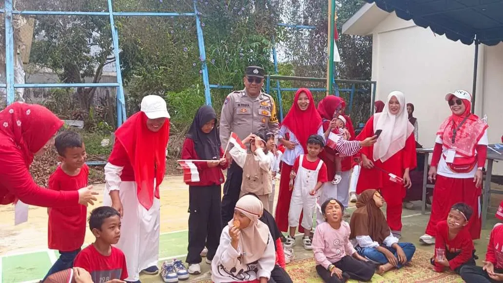 Bhabinkamtibmas Ikuti dan Sambang, Meriahkan Perlombaan HUT RI ke-80 di Kuteni Reje